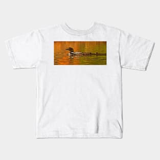 Follow the leader - Common loon Kids T-Shirt